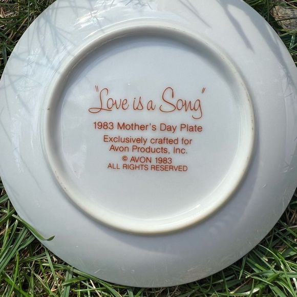 1981 & 1983 Avon Mother’s Day Plates - Picture 5 of 5